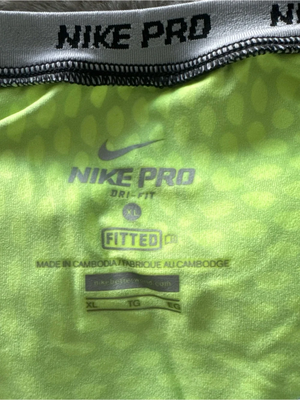 Nike Pro Fitted Long Sleeve Shirt V-Neck Geometric Green Womens Size XL-0464